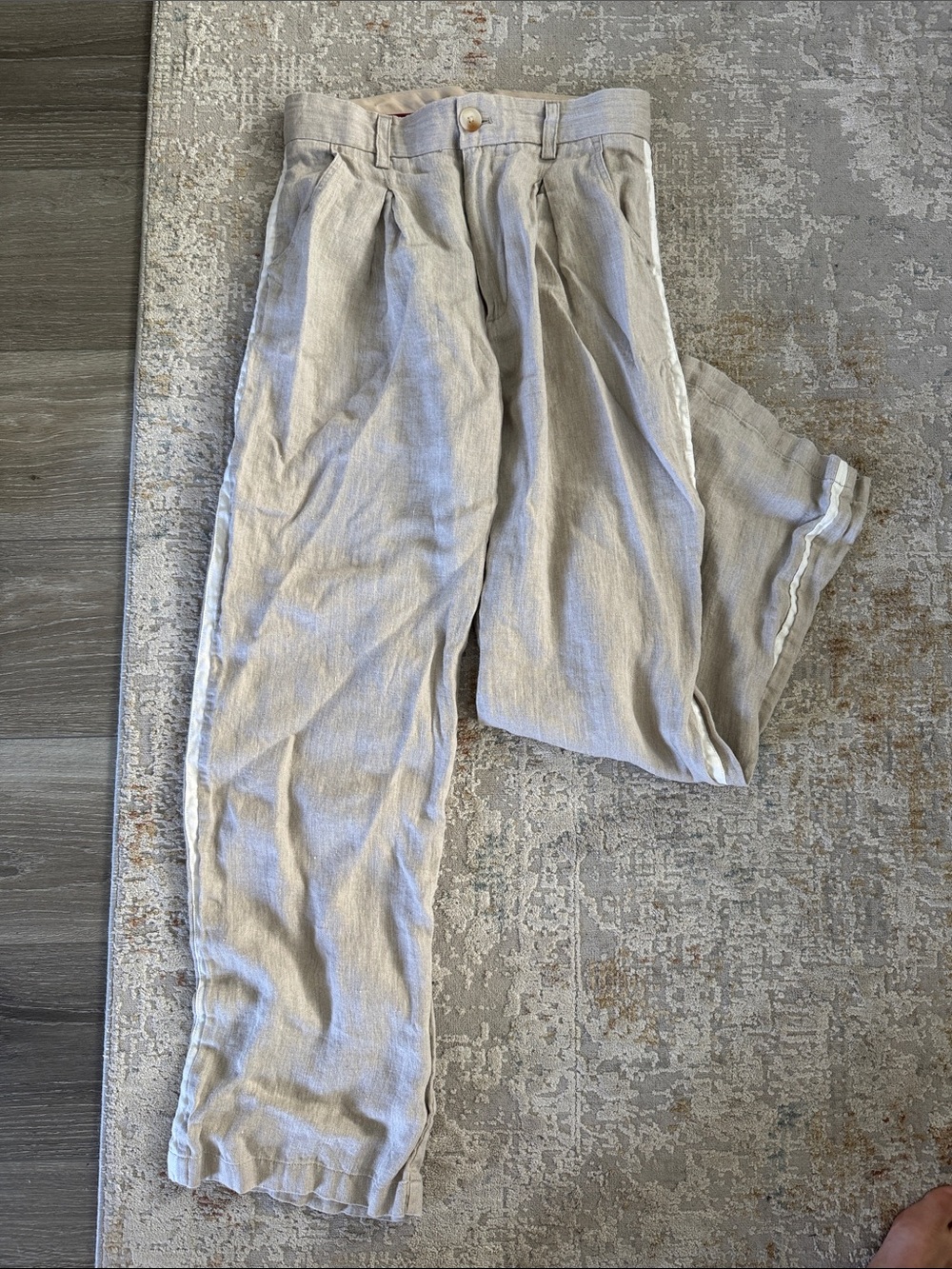Sundance Men's Light Beige Linen-Blend Pleated Chinos
